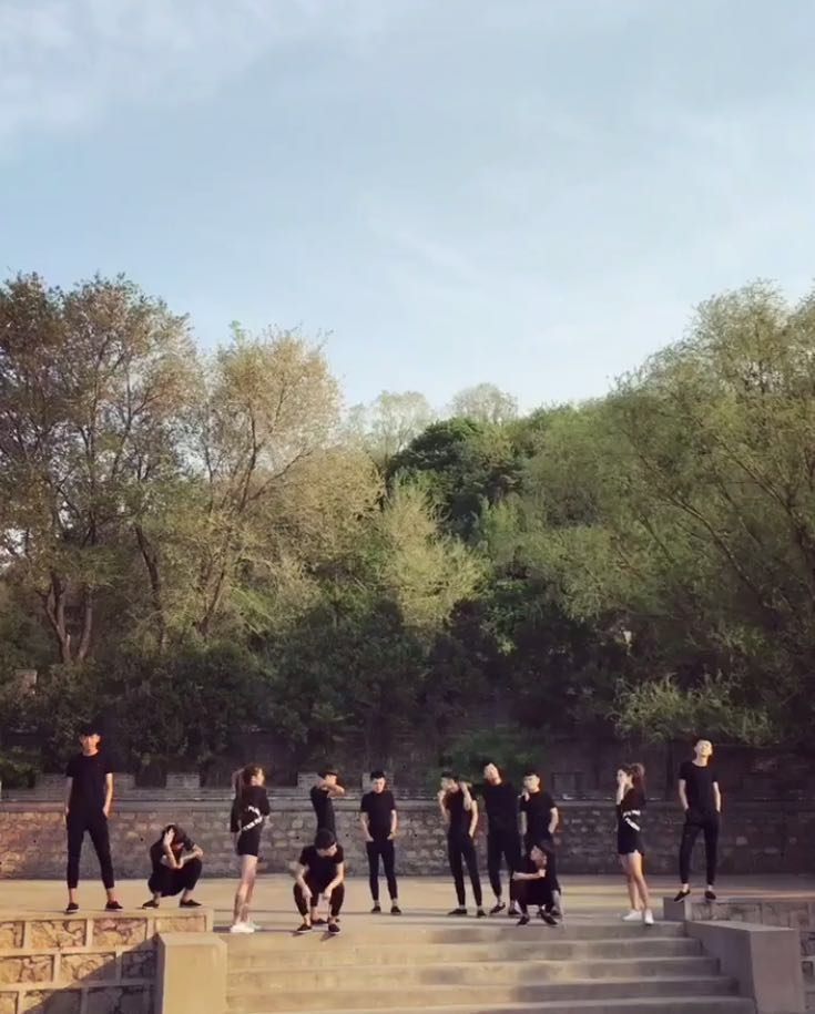 为何网红主播们都主动给牌牌琦刷礼物,其实原