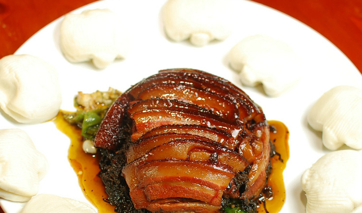 来的时候三人都饿了,先点个荷叶馍夹梅菜扣肉42元.