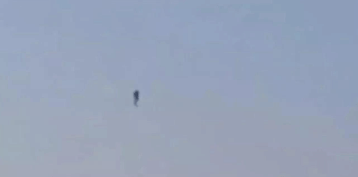 一段外星人在半空中墜落的視頻,點擊率居高不下,科學家揭開謎底