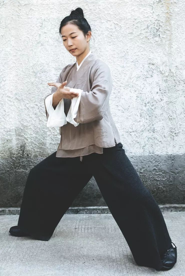 最美80后太极传人:生活皆太极 年轻美貌经历不俗 附太极日常功法
