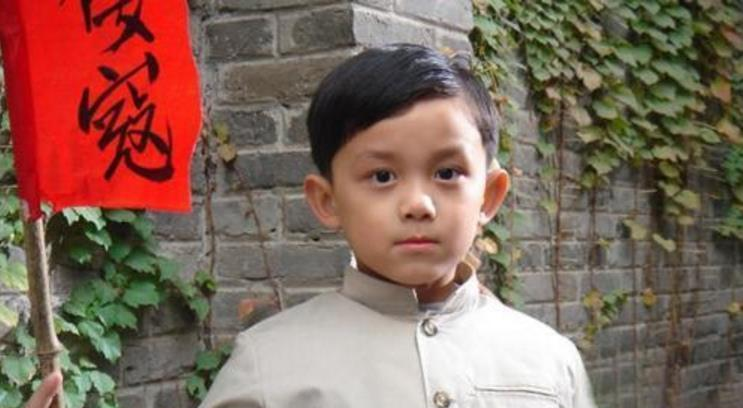 国民弟弟吴磊时装周大片曝光, 明明只有18岁还