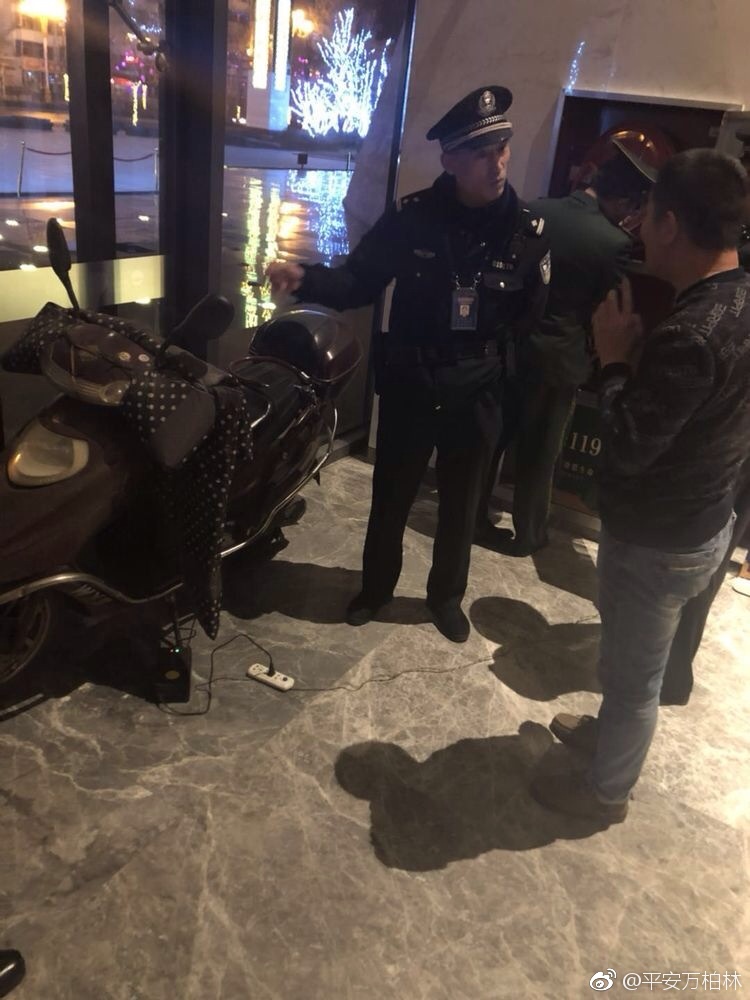 零点行动 兴华小区派出所和消防大队联合消管