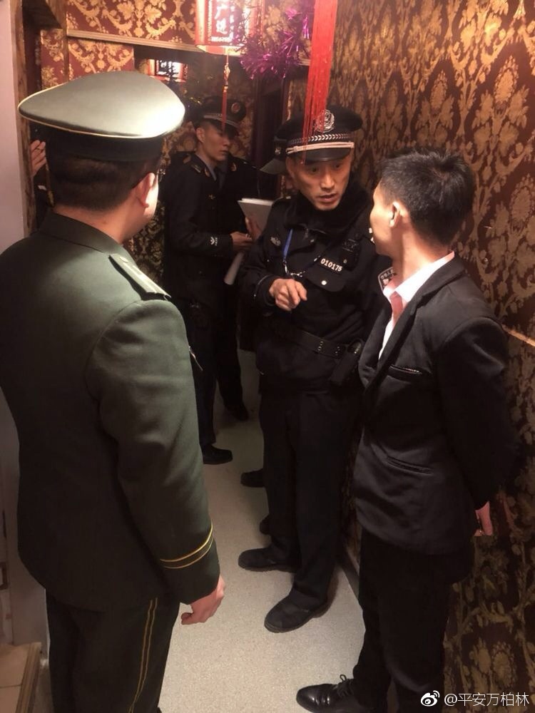 零点行动 兴华小区派出所和消防大队联合消管