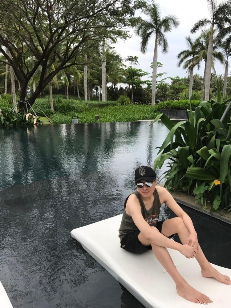 东方卫视最幽默的主持人, 被称为人来疯, 前妻曾是炫富狂魔