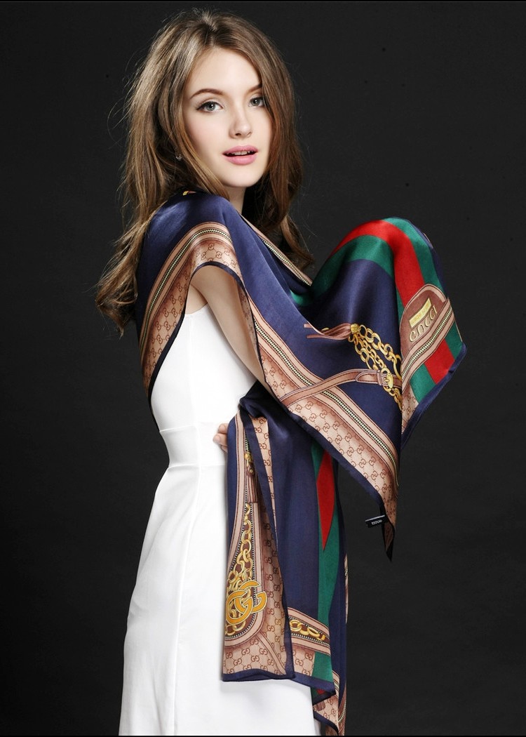 一个清秀怡人,笑容如此甜美的外国美女姑娘!