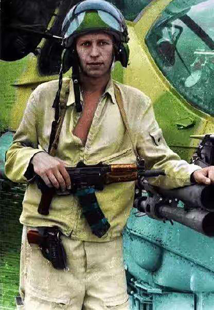 俄军飞行员凭一款神器力战群匪，我军飞行员却只能用寒酸小砸炮