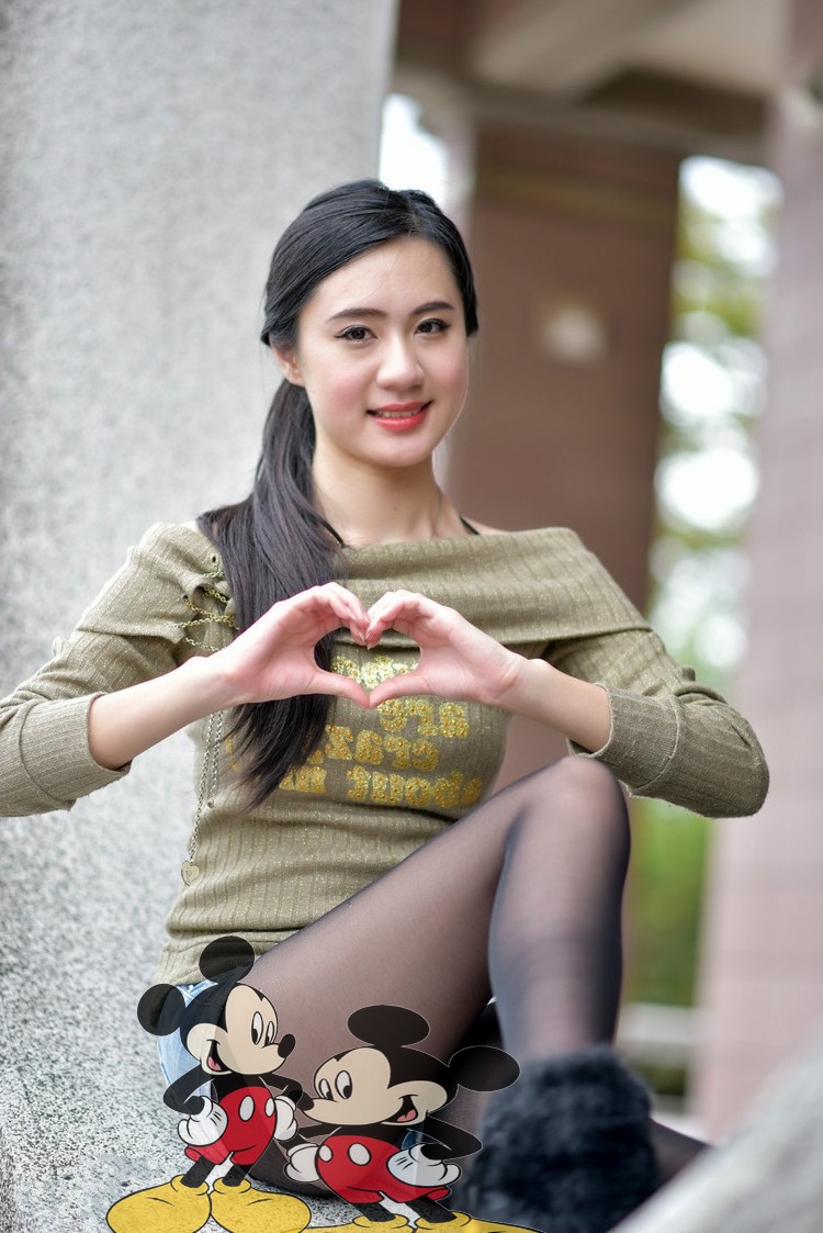 走在户外公园里的气质优雅女子!|户外公园|美丽女人