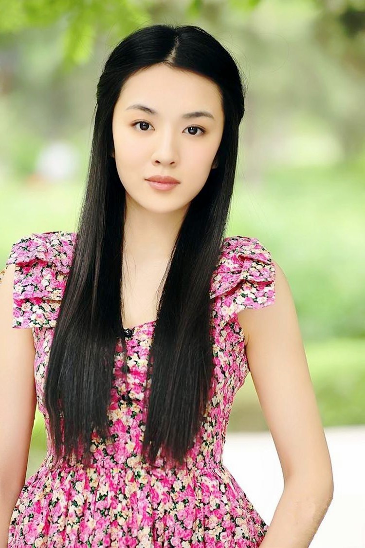 一个长发飘飘,青春美丽的时尚美女姑娘!