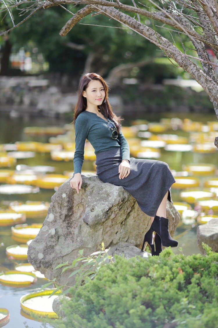 人像摄影(户外里的长发素颜美女姐姐)