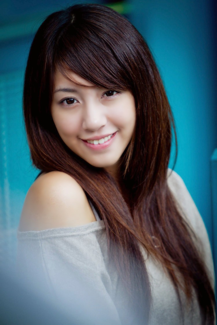 人像摄影(一个笑容怡人的美丽姑娘)   (特别声明:以上文章内容仅代表