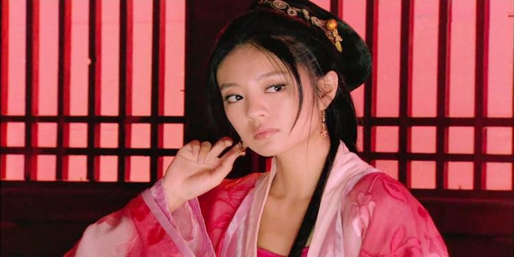 水浒中迷倒宋徽宗的李师师有2个扮演者, 其一被誉为国内第一古典美女!