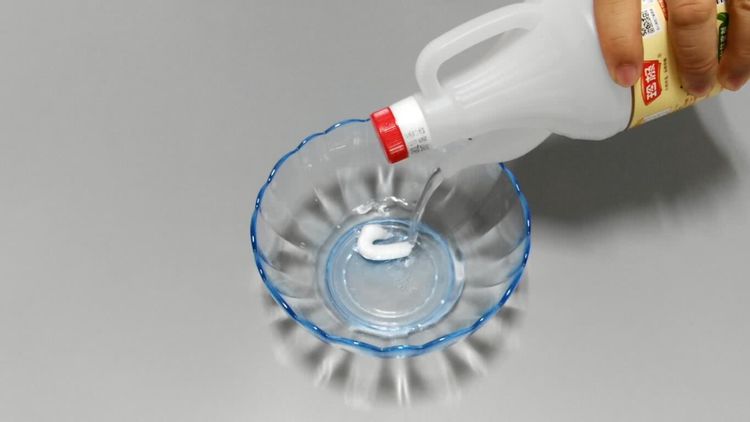 牙膏挤进白醋里实在太厉害了,解决了家家户户