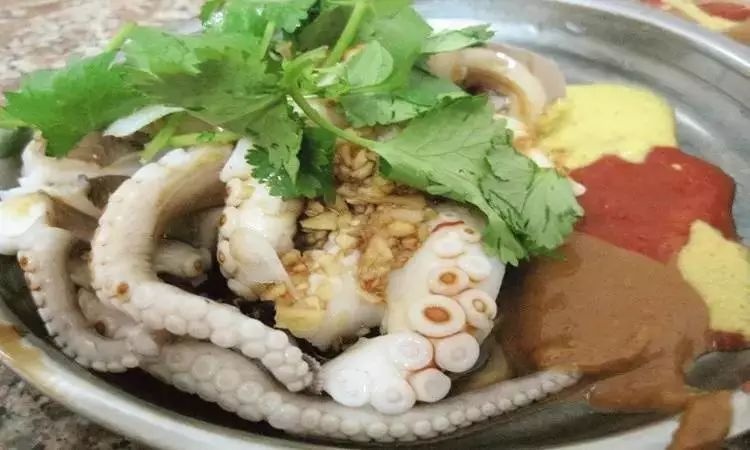 日日鲜土笋爸爸梦见章鱼在捞鱼抓蟒蛇图片