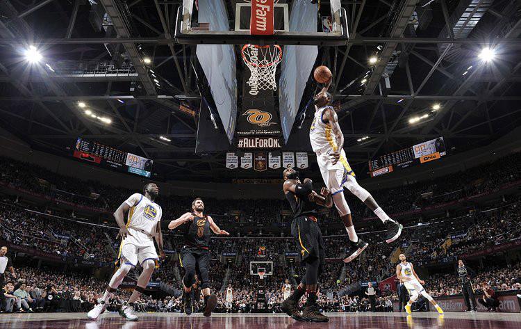 杜兰特暴力隔扣詹姆斯千年老二要成nba联盟第一人