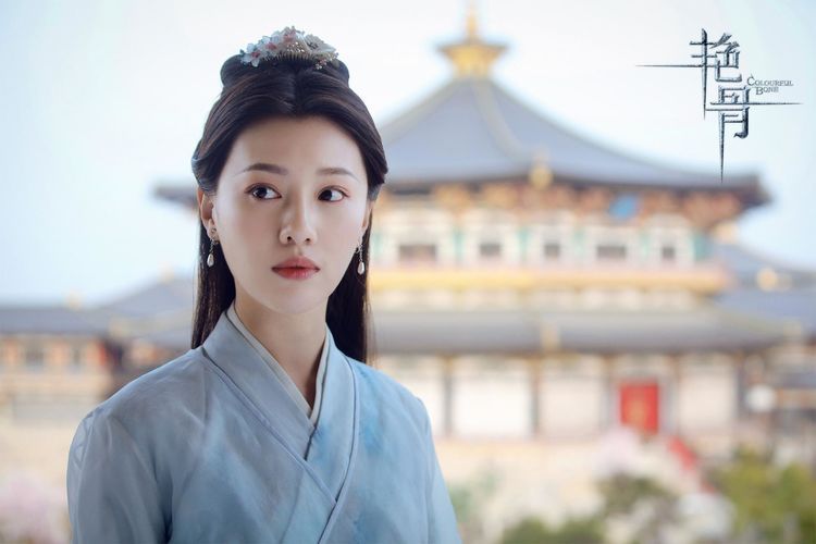 日前,由香港著名导演蒋家骏执导,"实力小花"王鹤润主演的古装悬疑青春