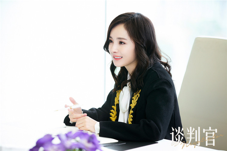 杨幂演绎双面职场精英,黄子韬身份多变引期待