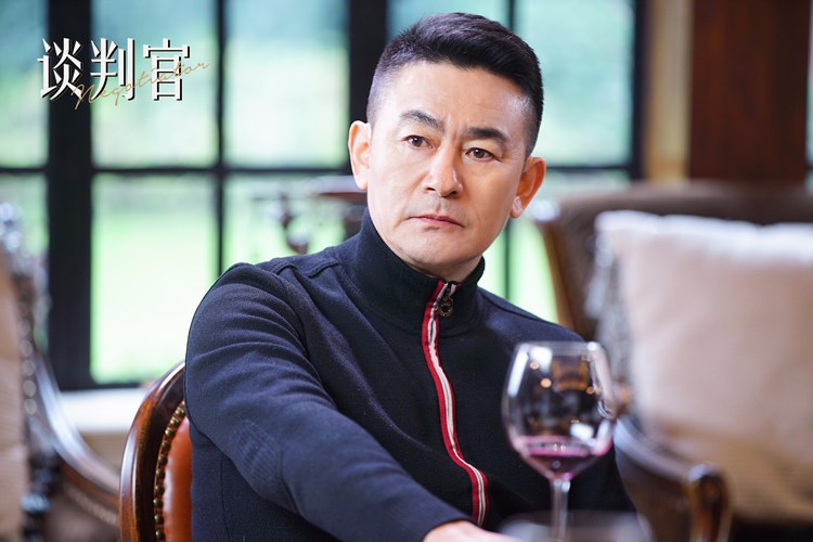 李洪涛《谈判官》上演父爱如山 威严父亲思虑深远