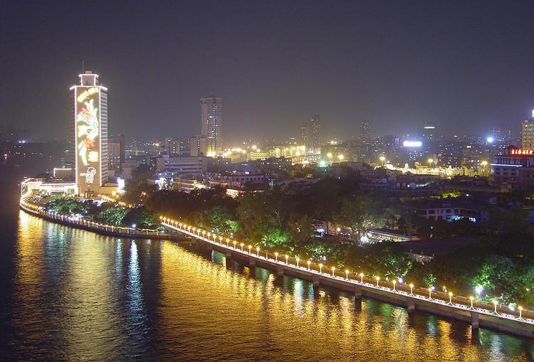 广州这个地方, 是广州最繁华的商业区之一, 被成