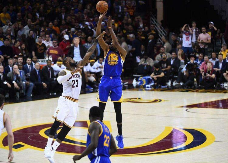 詹姆斯的命中率比杜兰特还高,为什么关键球能