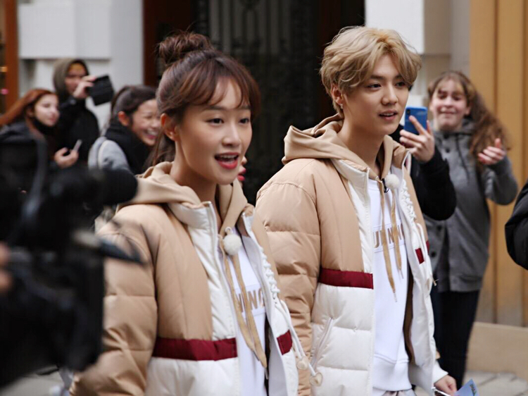 跑男钟楚曦男友力爆棚,公主抱蓝盈莹,一旁的鹿