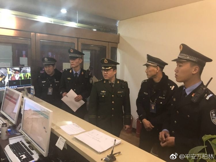 零点行动 兴华小区派出所和消防大队联合消管