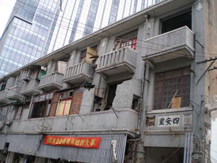 老闸北地标建筑"三层楼"以保护性卸装方式保留,修旧如旧|建筑|闸北区|