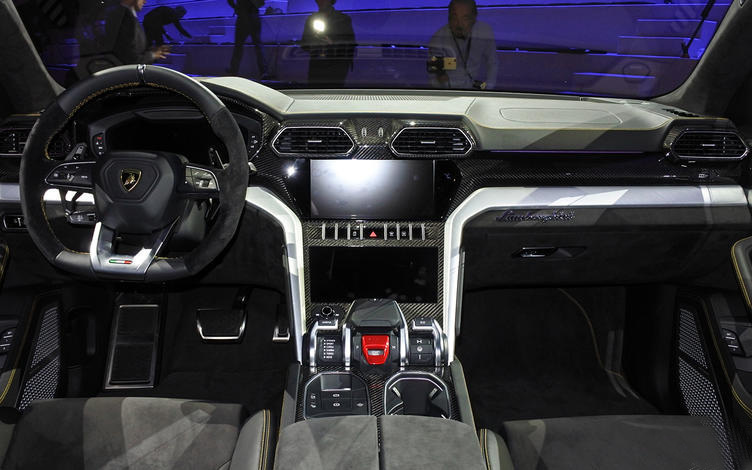 兰博基尼Urus刚上市 法拉利首款SUV曝光 啥节奏？