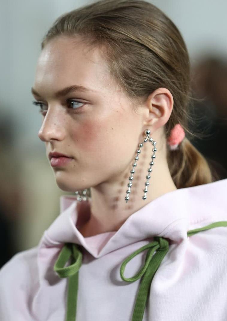 从2018秋冬时装周看妆发流行趋势!