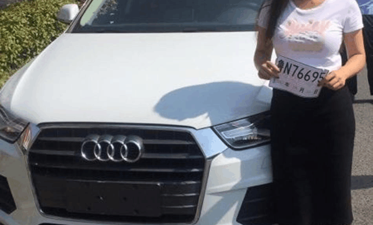 深圳-奥迪女司机临牌上路被查 被罚1万