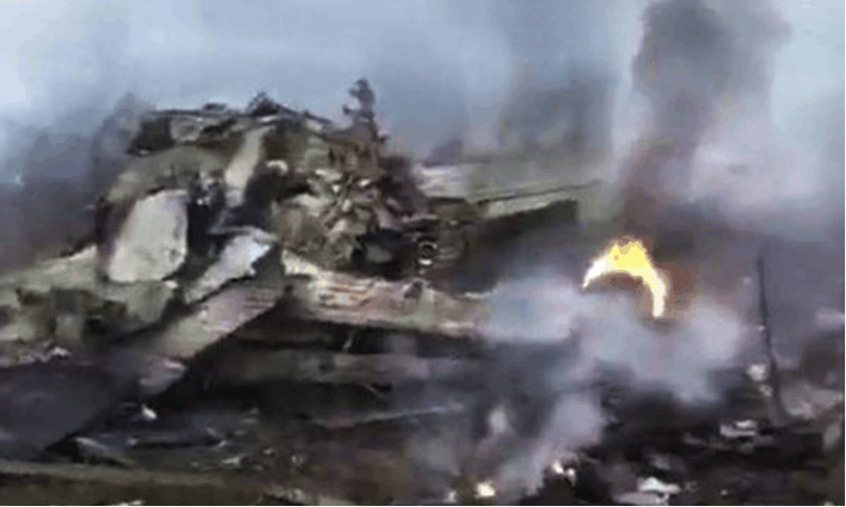 为英雄默哀,贵州军机坠毁,20多岁飞行员抛下两