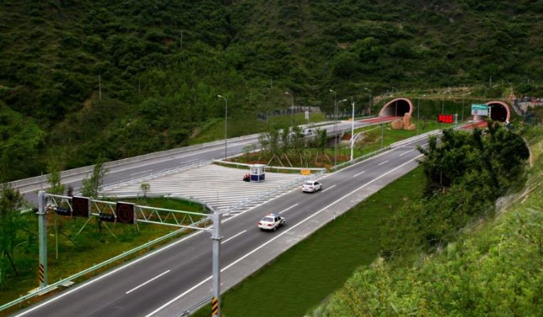 西南地区最长的隧道，全长10公里