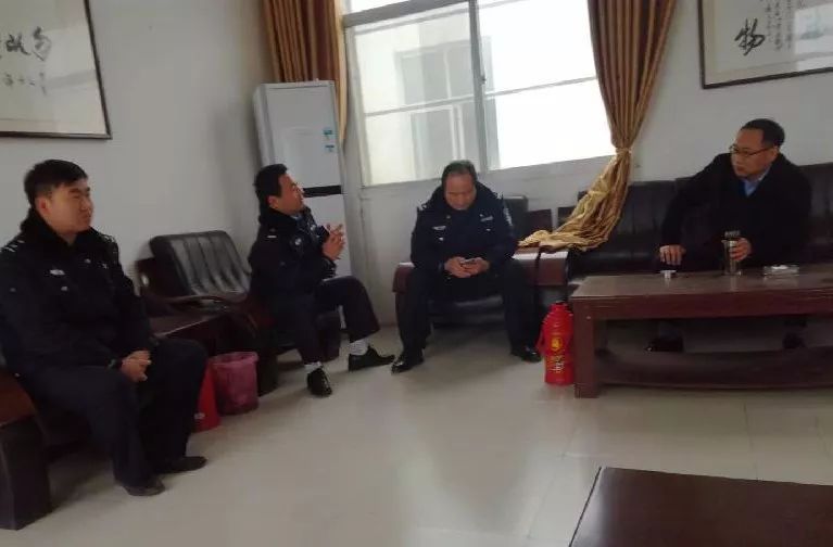 邓州市公安局局长马骁看望慰问春节期间一线执勤民警