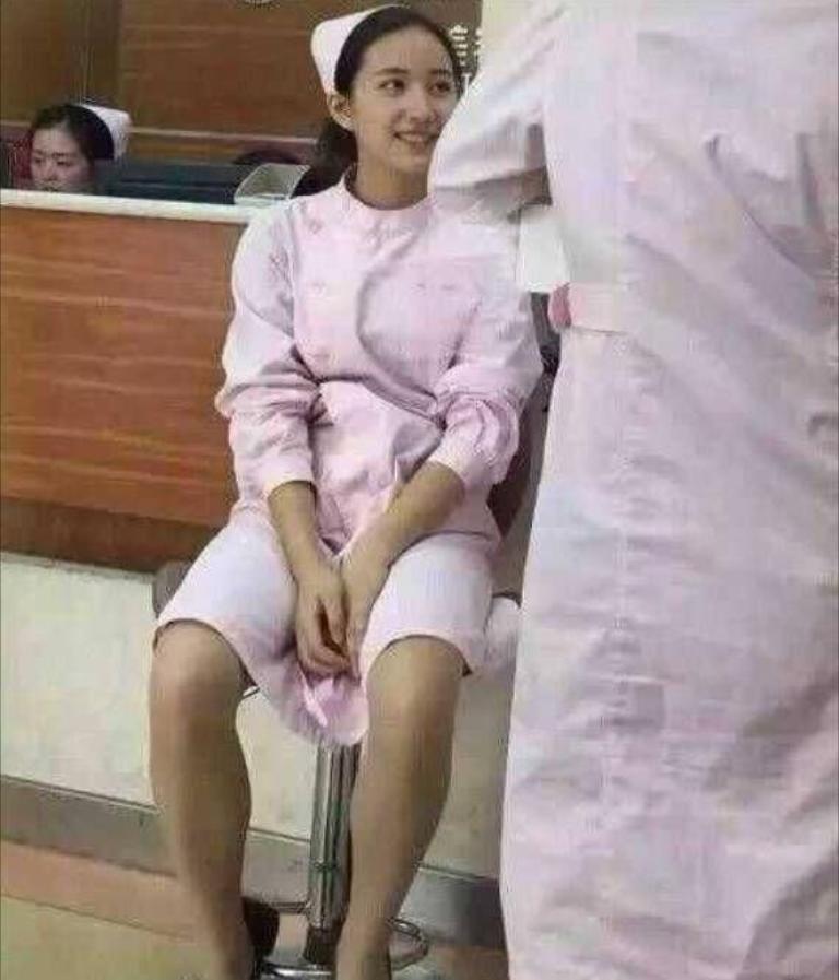 内涵段子:看到护士姐姐,我知道哥们住院是有原因的!