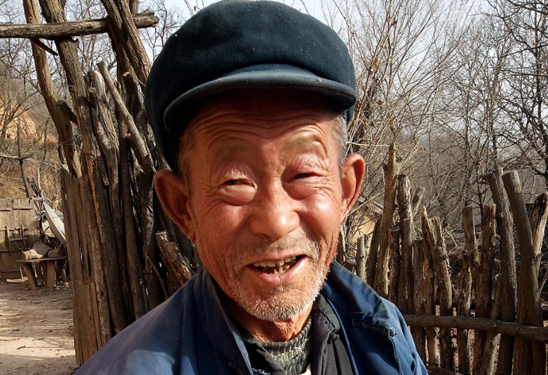 河南省卢氏县高庄村的王大爷,勤劳朴实,待人和善.