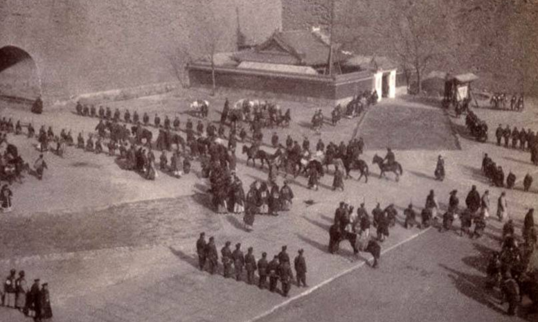 晚清时期慈禧光绪两宫回銮老照片!