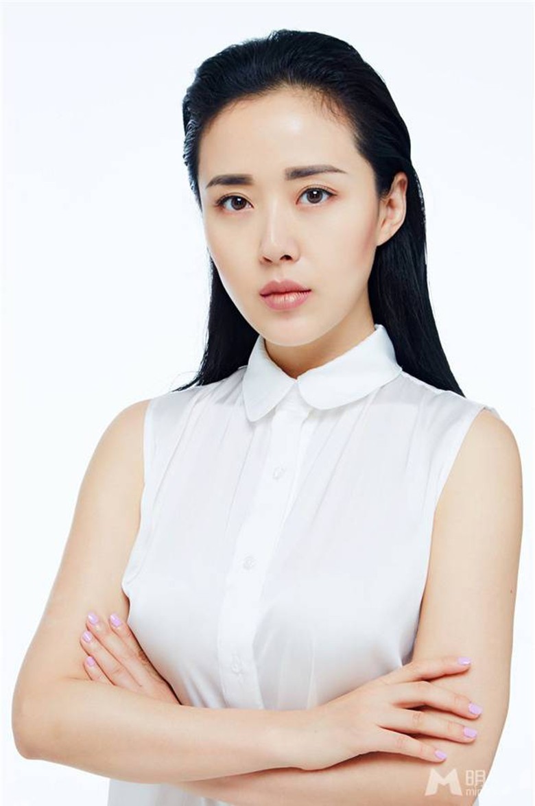 颜丹晨白衬衫写真,浑身散发着一种清新淡雅的