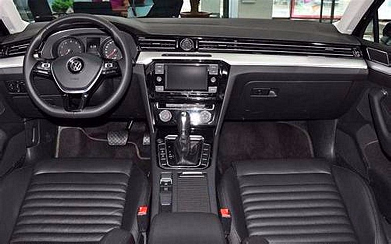 2018款大众迈腾综合油耗5.5升,稳居B级车头名