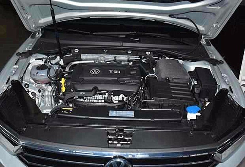 2018款大众迈腾综合油耗5.5升,稳居B级车头名