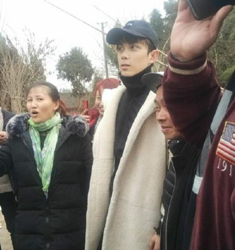 在近日的时候,吴磊就回到了四川老家.
