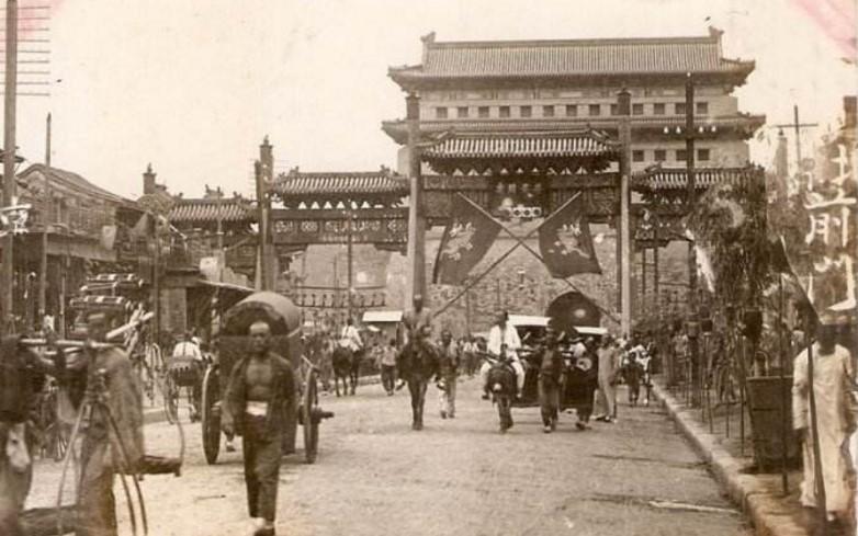 1917年清朝复辟, 黄龙旗飘扬, 溥仪二次登基帝位