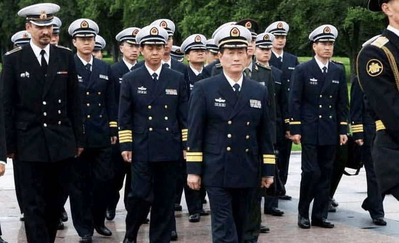 中国军队用了50多年的肩章, 2007年, 为何开始用袖章?