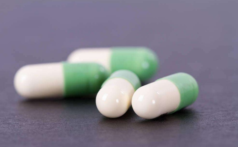 好大姐分享祛斑妙招,阿莫西林抹脸时加它,祛