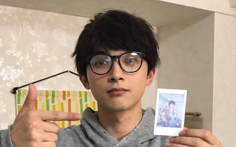 吉沢亮作为嘉宾出席综艺节目，与主持人久本雅美等聊真实恋爱经历