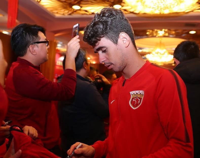 怒斥!上海上港老板在动员会训话!球迷暗讽:奥斯