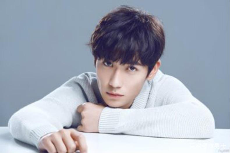 2018男士发型流行啥?别再傻傻两边铲了