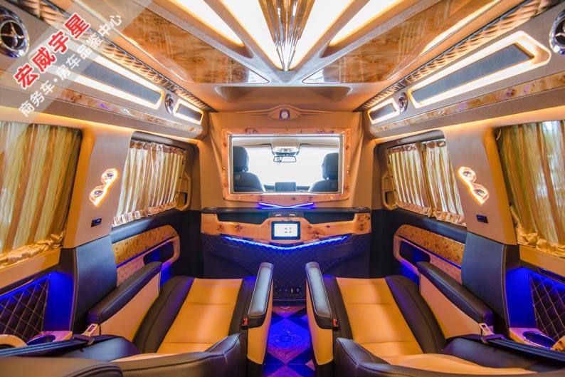 奔驰V级商务车金钻版，商务家庭两用车，成就大有所为的V级主角