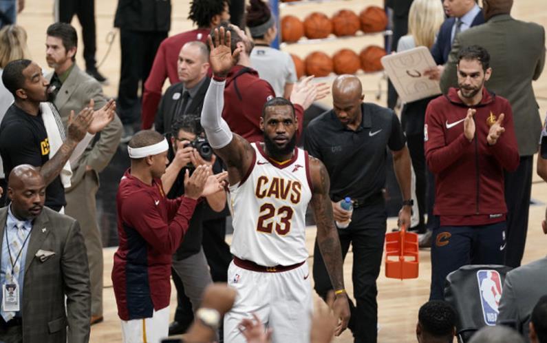 这是勒布朗-詹姆斯的30000分,而不是小皇帝