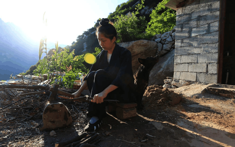 实拍: 女孩与世无争的修行生活, 隐居大山里, 称