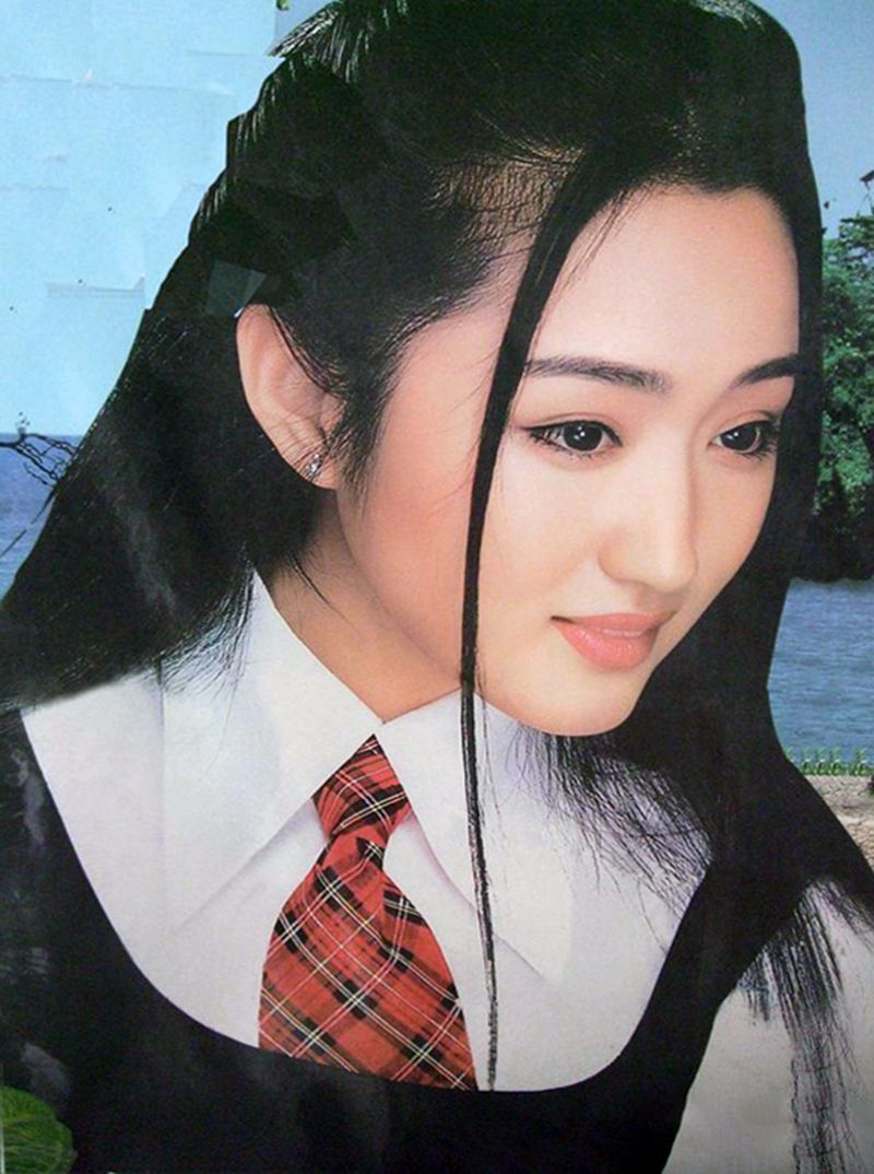 薛佳凝晒18岁旧照,清纯酷似杨钰莹,也许这才是胡歌的最爱?