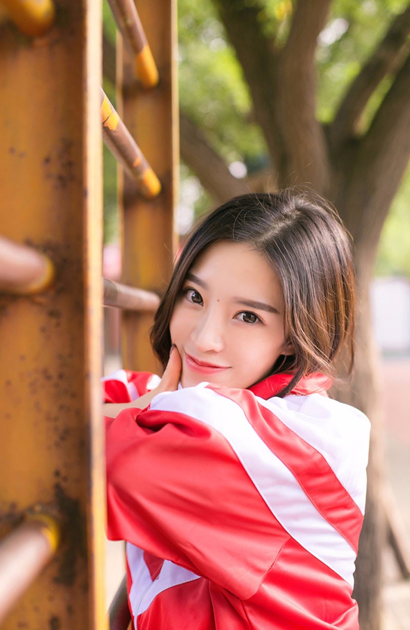 户外摄影:校服美女的靓丽元气写真,青春朝气!